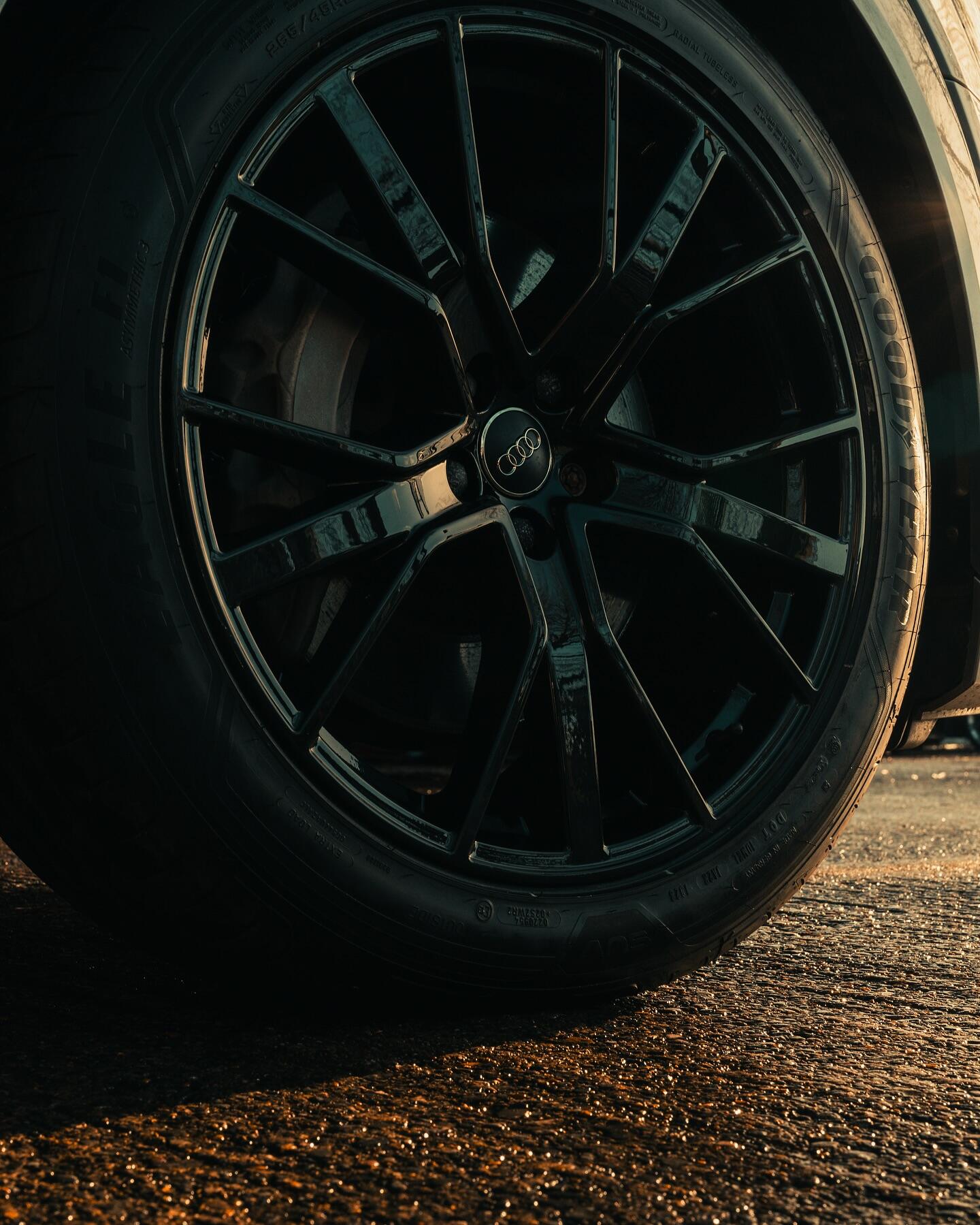 Audi e-tron gloss black alloy wheel custom finish