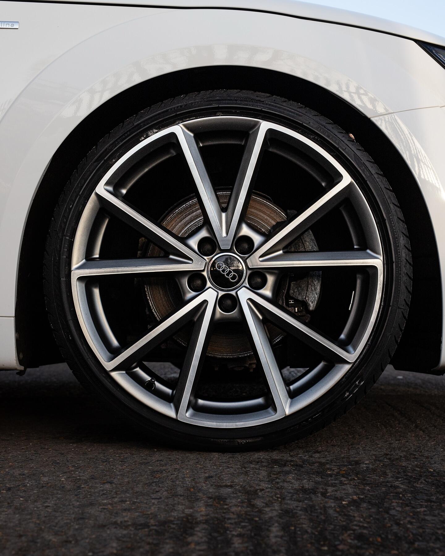 Audi TT diamond cut alloy wheel restored to factory finish by South West Alloys