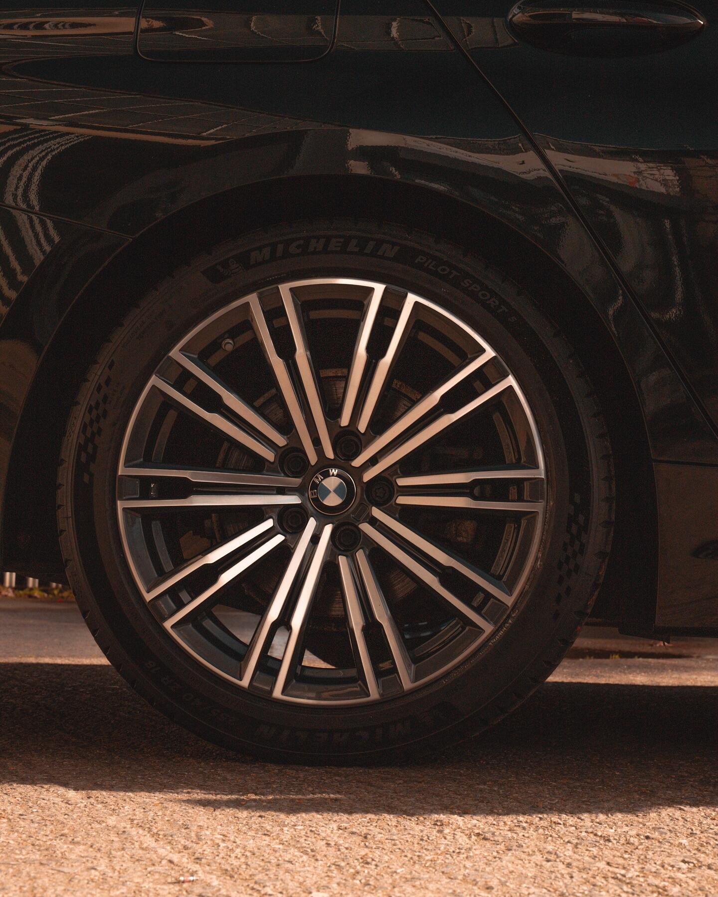BMW diamond cut alloy wheel refurbishment showing mirror-bright machined face