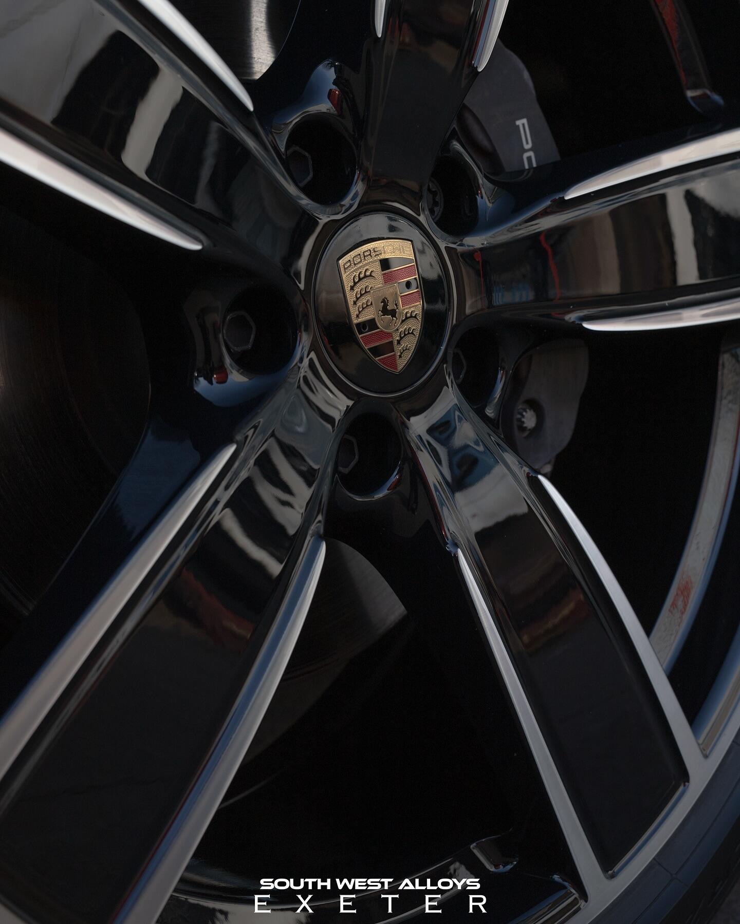 Porsche alloy wheel with professional gloss black powder coat finish